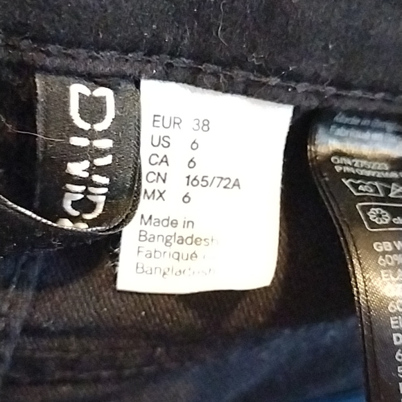 H & M Black women short - Picture 2 of 4